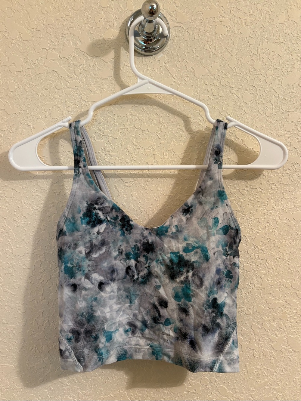 lululemon athletica Teal Gray Floral Cropped V-Neck Tank